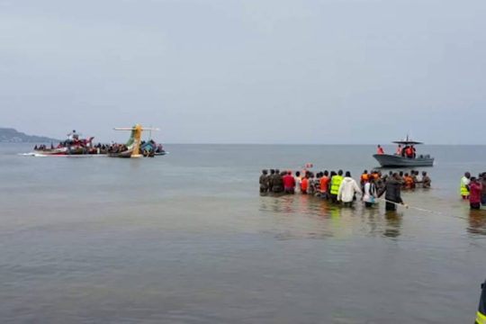 Επιβατικό αεροπλάνο συνετρίβη στην Τανζανία λόγω κακοκαιρίας