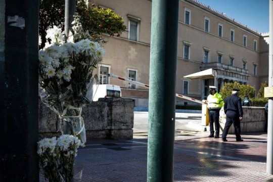 Ζητούν Δικαιοσύνη για το τροχαίο έγκλημα έξω από τη Βουλή