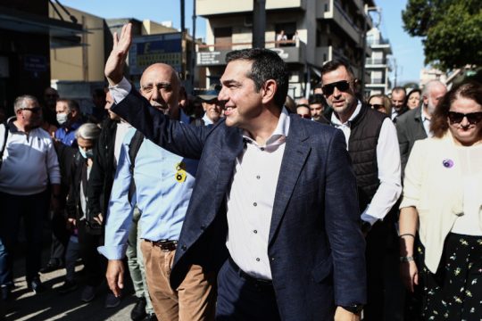 Τσίπρας: Η λαίλαπα των γαλάζιων ακρίδων εφορμά στον δημόσιο πλούτο