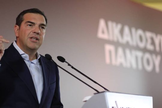 Απανωτά ερωτήματα Τσίπρα σε Μητσοτάκη για Predator και ΕΥΠ