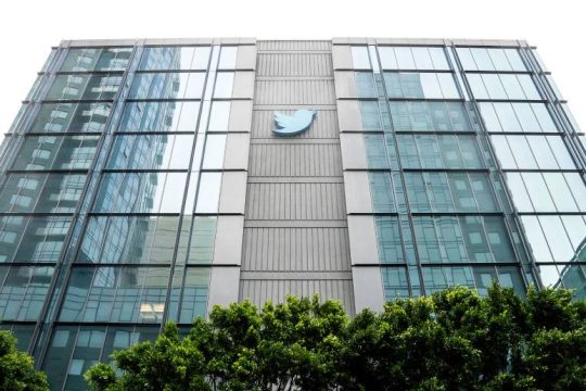 Μαζικές απολύσεις ξεκίνησε ο Μασκ στο Twitter