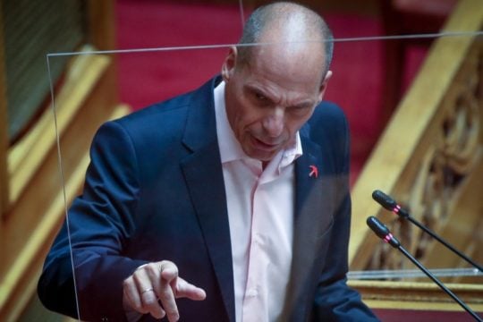 Σκληρό ροκ Βαρουφάκη κατά Μητσοτάκη για εξορύξεις και υποκλοπές