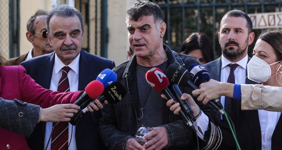 Βαξεβάνης δείχνει Μαξίμου: Η σχέση του Predator με την ΕΥΠ