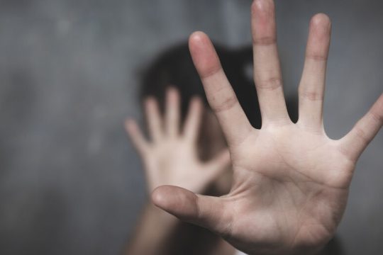Ηράκλειο: Επιτέθηκε με κατσαβίδι στην εν διαστάσει σύζυγό του