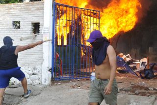 Βία και προβοκάτσια έπεσαν στο κενό