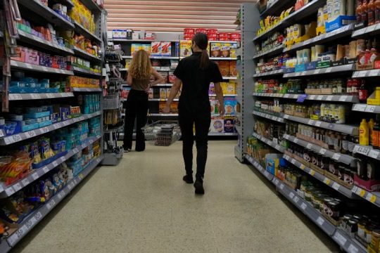 Βουτιά και τον Οκτώβρη για τις πωλήσεις τροφίμων στη Βρετανία