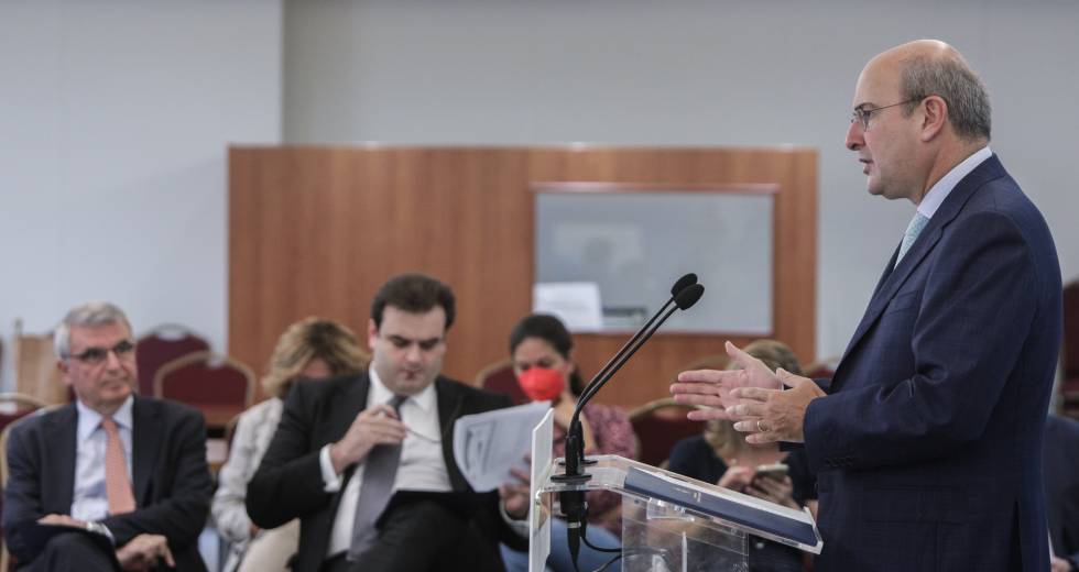 Οι δημοσιογράφοι σαν ντεκόρ