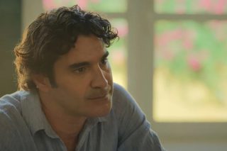 Τα τρωτά της ελληνικής κοινωνίας, με «φωτογένεια» και ωραίο σάουντρακ