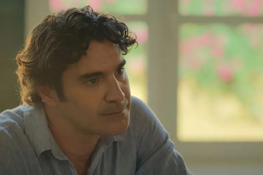 Τα τρωτά της ελληνικής κοινωνίας, με «φωτογένεια» και ωραίο σάουντρακ