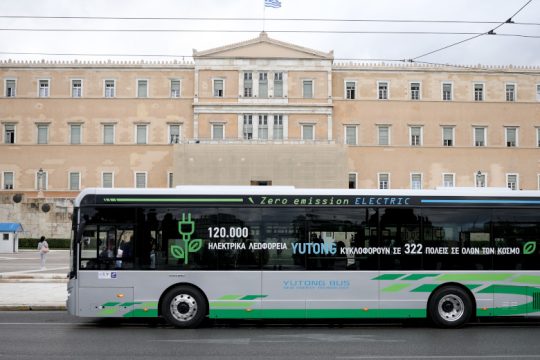 Ο όμιλος Κοπελούζου προκρίνεται για τα 250 ηλεκτρικά λεωφορεία