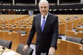 Στη «σέντρα» ξανά ο Δημήτρης Αβραμόπουλος για τη ΜΚΟ του Παντσέρι