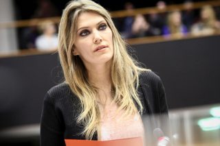 Θα θελήσει η Εύα Καϊλή να δικαστεί στην Ελλάδα;