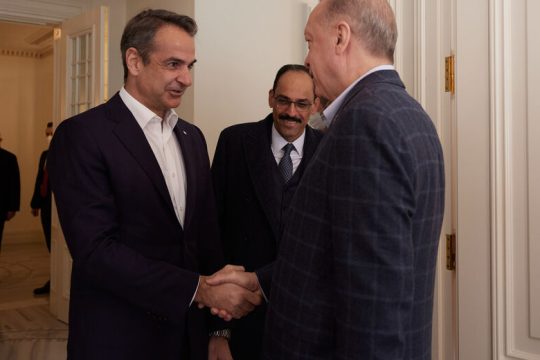Μυστική συνάντηση των συμβούλων Μητσοτάκη και Ερντογάν στις Βρυξέλλες