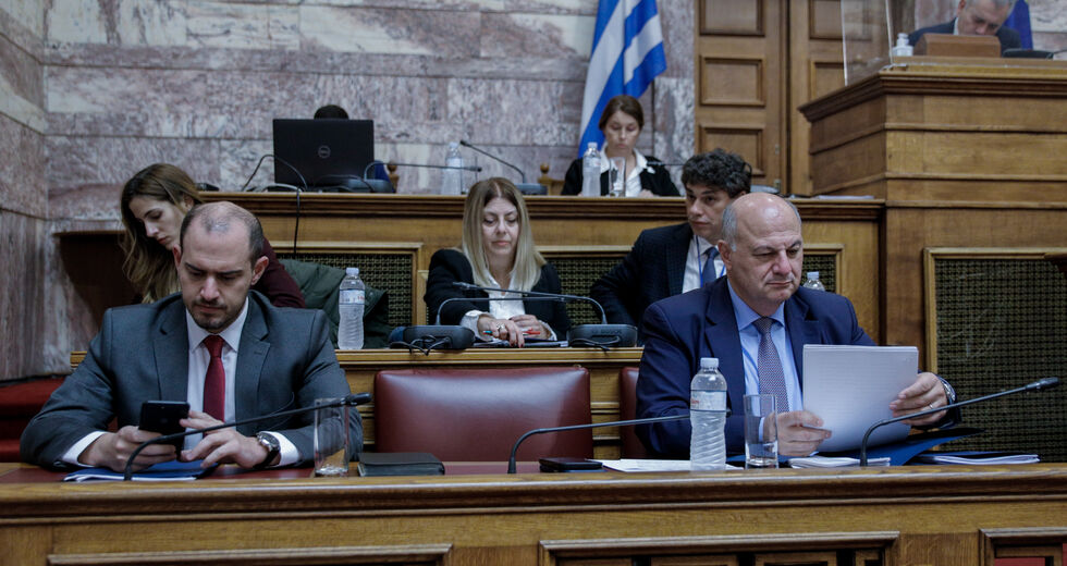 Πυρ ομαδόν στη Βουλή για το νομοσχέδιο της ΕΥΠ