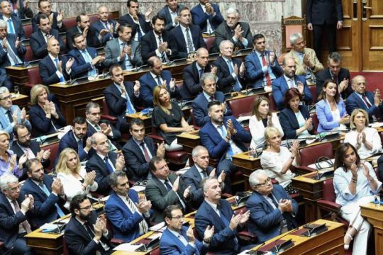 Εγκρίθηκε επί της αρχής μόνο με τις ψήφους της ΝΔ το ν/σ για τον Τύπο