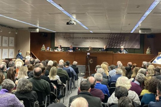 Τα πώς και τα γιατί της καριέρας Μητσοτάκη σε 256 σελίδες