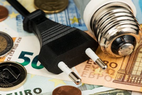 Δώρο στους παρόχους ο διπλασιασμός των επιδοτήσεων στο ρεύμα