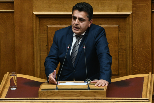 Ο βουλευτής στη στέγη… με τα φωτοβολταϊκά