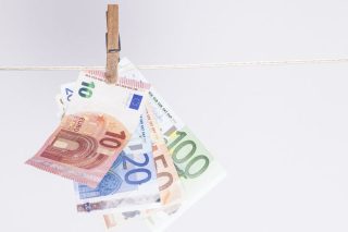 Εως 18 μήνες η δέσμευση λογαριασμών και θυρίδων