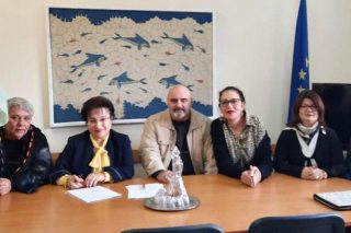 Παράδειγμα προς μίμηση η σύμβαση χρησιδανείου γραφείων σε φορείς ΛΟΑΤΚΙ από το ΕΚΚΑ