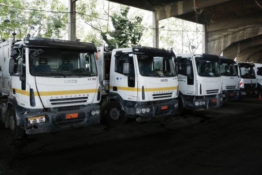 Μας φέρονται σαν σε σκουπίδια