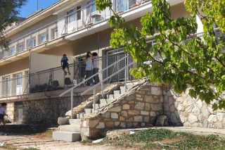 Τραγικές συνθήκες στη δομή φιλοξενίας Παίδων Πεντέλης