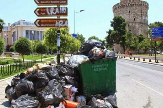 Οι εργαζόμενοι στην καθαριότητα ανέστειλαν την αποχή και σύρθηκαν στα δικαστήρια!