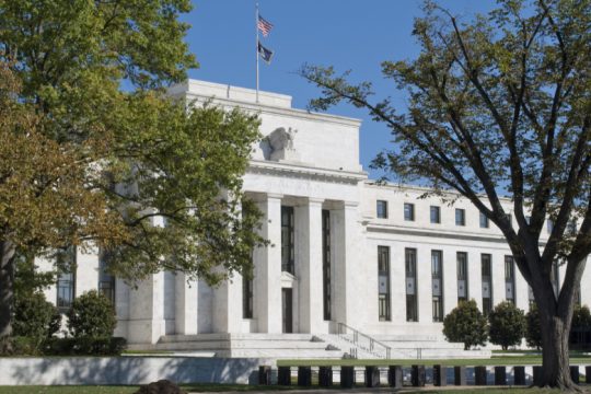 Νέα άνοδο των επιτοκίων 0,5% ανακοίνωσε η Fed