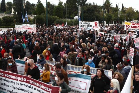 Mεγάλη απεργιακή διαδήλωση ενάντια στα νοσοκομεία – επιχειρήσεις
