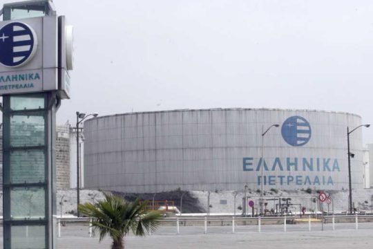 Εργαζόμενοι ΕΛΠΕ: Να επιστρέψει το ΤΑΙΠΕΔ στο Δημόσιο τις μετοχές