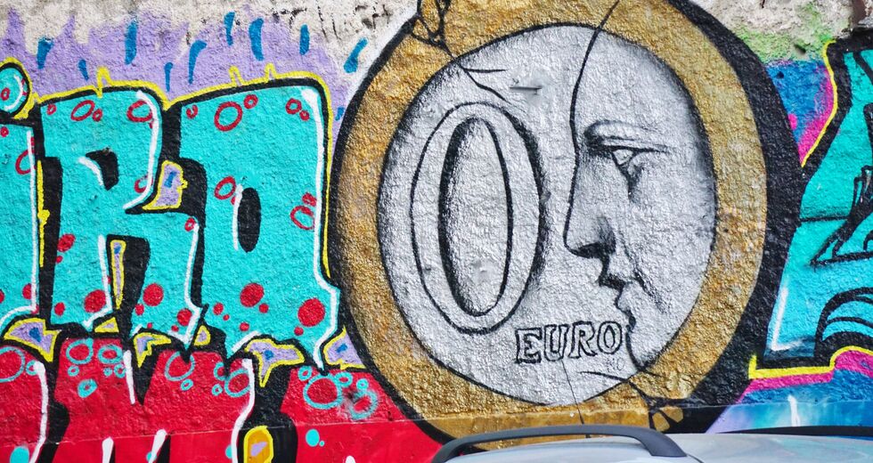 Το δημόσιο χρέος μάς περιμένει στη… γωνία