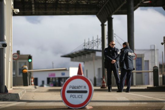 Πιάνει… τόπο η διπλωματία