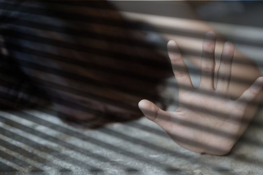 Στο εδώλιο ο αστυνομικός που εξέδιδε τη 19χρονη