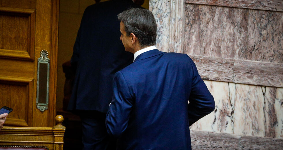 Το έσκασε σαν (υπο)κλέφτης από τη Βουλή