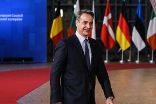 Κρύβει τις υποκλοπές κάτω από το χαλί των εκλογών