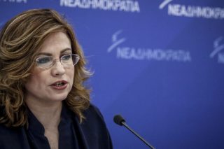 Φαρσοκωμωδία με Σπυράκη