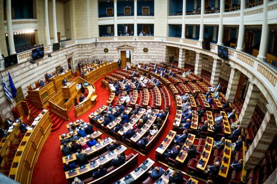 Με 156 «ναι» έναντι 143 «όχι» πέρασε ο κρατικός προϋπολογισμός