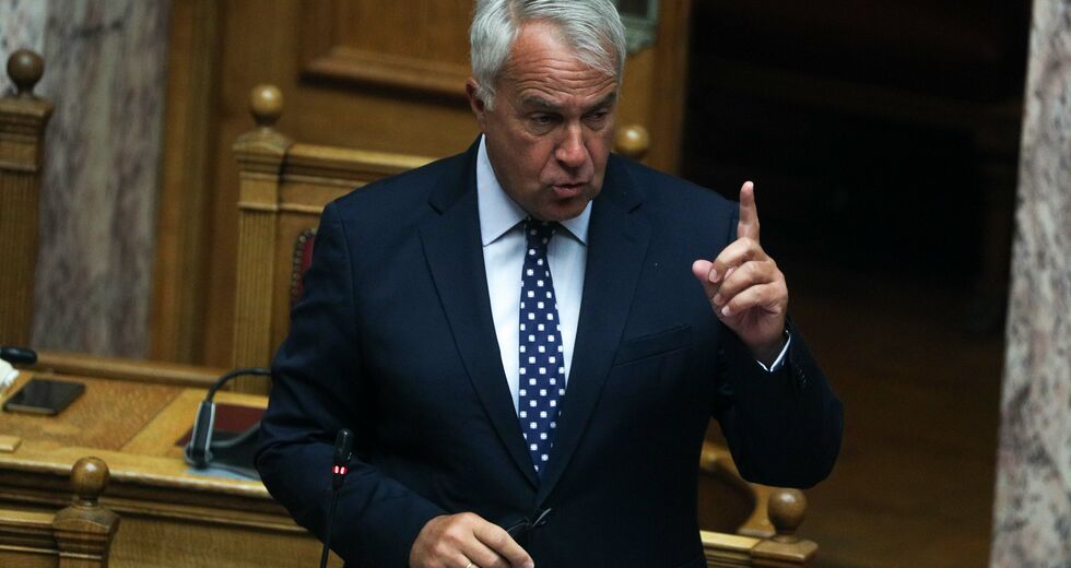 Δημοτική αστυνομία που θα συλλαμβάνει και απόστρατους στο κράτος προωθεί ο Βορίδης