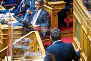 Νέος γύρος σύγκρουσης Τσίπρα με Μητσοτάκη