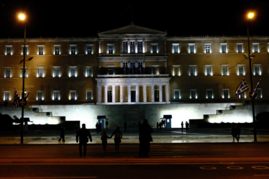 Καρφιά για τους δημοκρατικούς θεσμούς και το κράτος δικαίου