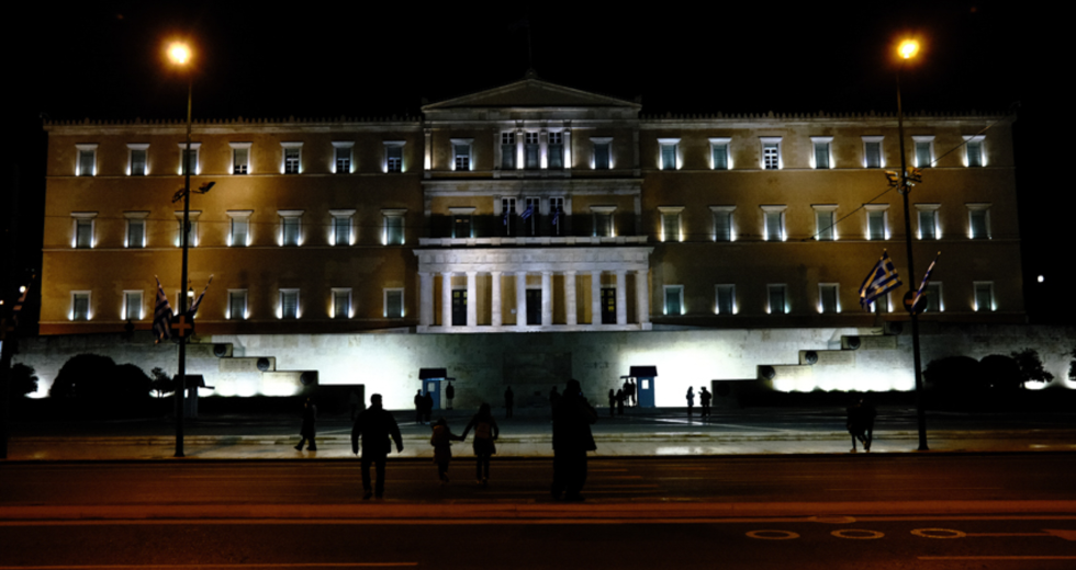 Καρφιά για τους δημοκρατικούς θεσμούς και το κράτος δικαίου