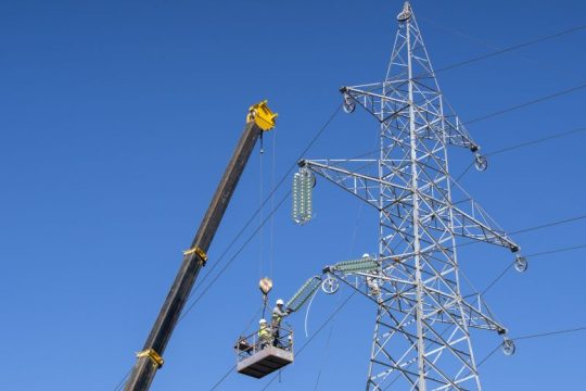 Ο ΑΔΜΗΕ ολοκληρώνει τη διασύνδεση της Πελοποννήσου στο σύστημα υπερυψηλής τάσης