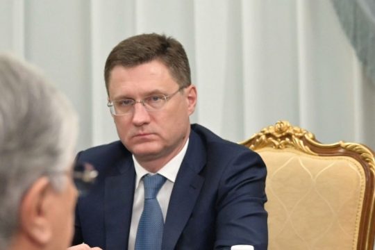 Με μείωση της παραγωγής απειλεί η Ρωσία, απαντώντας στο πλαφόν στο πετρέλαιο