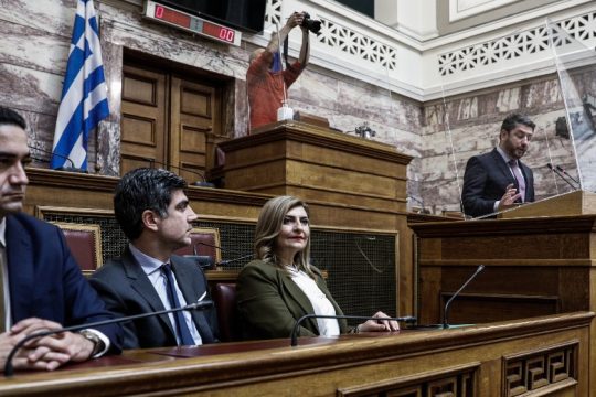 Ο Ν. Ανδρουλάκης κάλεσε την Εύα Καΐλή να παραδώσει την έδρα στην Ευρωβουλή