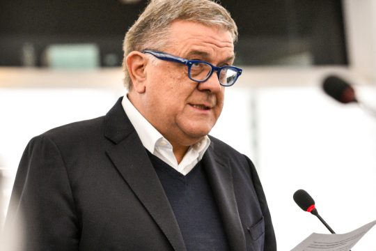 Ο φερόμενος «εγκέφαλος της συμμορίας» στο Ευρωκοινοβούλιο και άλλοι εμπλεκόμενοι