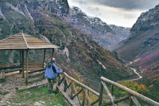«Απόδραση» στη φύση με χιονάνθρωπους, κάλαντα και… χαμόγελα!
