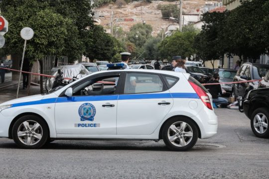 Πάνω από 40 συλλήψεις σε παράνομο καζίνο στην Καλλιθέα