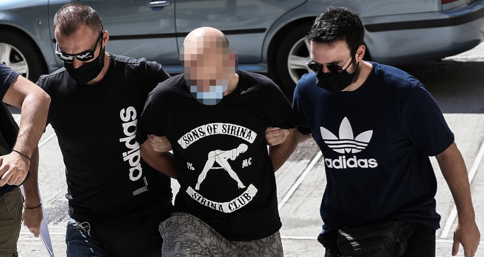 Ηλιούπολη: Καταδίκασαν τον αστυνομικό για μαστροπεία και μετά τον αποφυλάκισαν