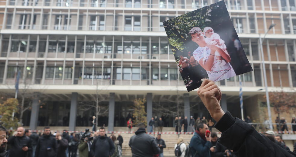 Νέα ποινική δίωξη στον αστυνομικό που σκότωσε τον 16χρονο Ρομά