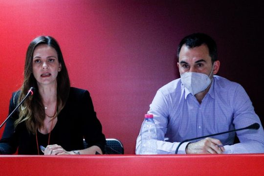 Συντονισμένα πυρά από τον ΣΥΡΙΖΑ για την πολιτική της κυβέρνησης για ακρίβεια και τράπεζες